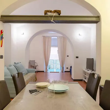 Hintown Vicino Al Castello De Albertis Gênes